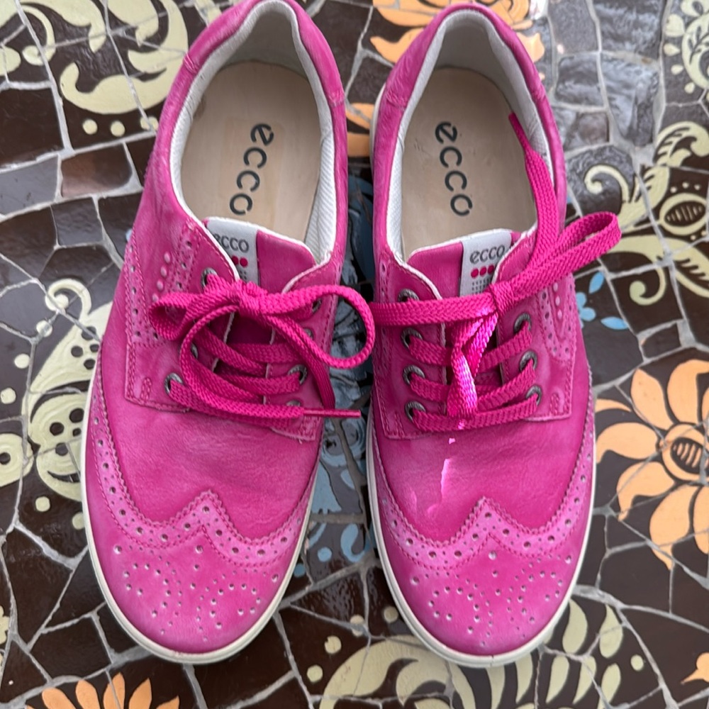 ECCO PINK HYBRID ll CANDY WING TIP GOLF SHOE SZ:37 EU/ 6.5 US